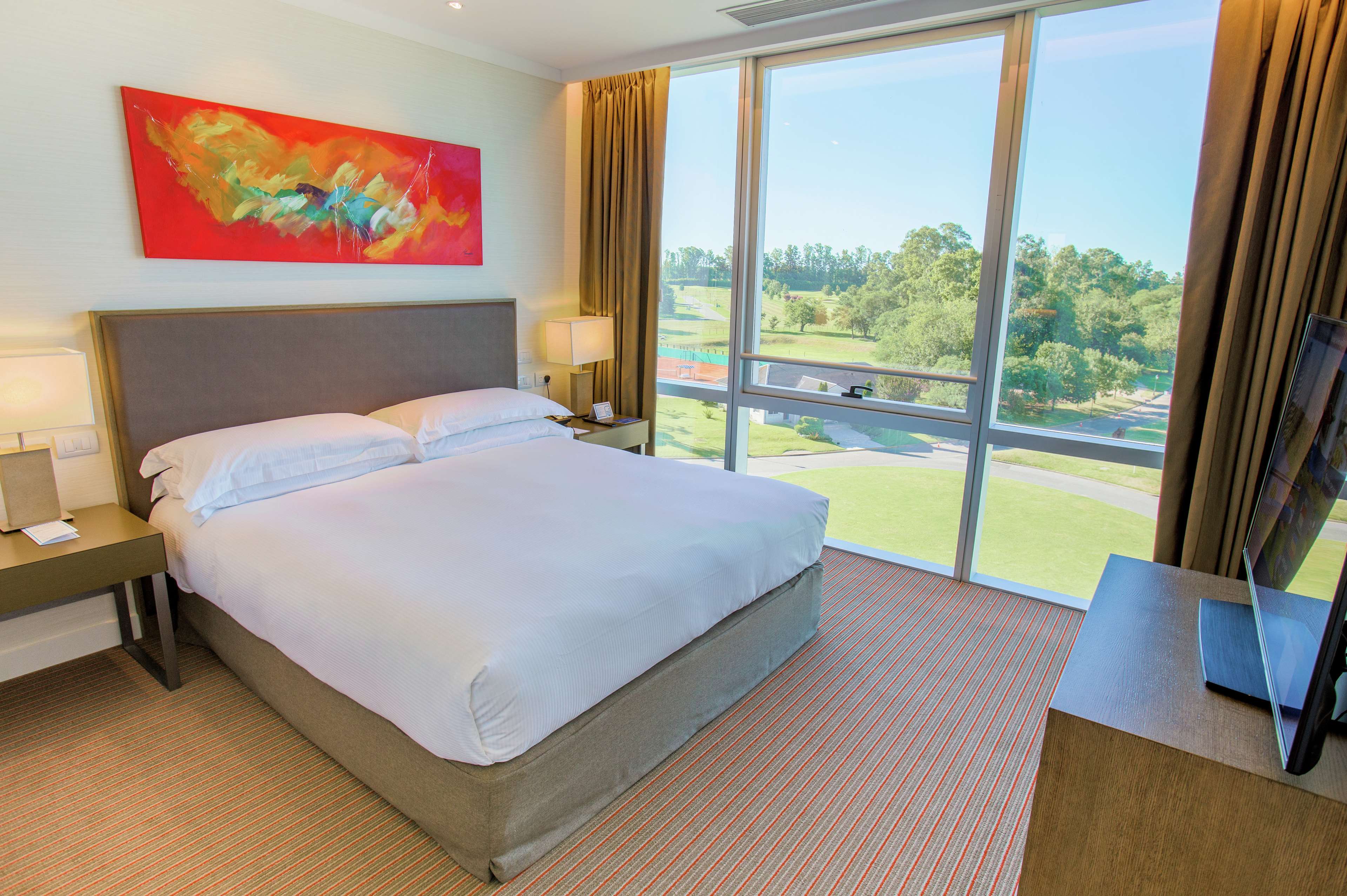 Hilton Pilar Room Type - PREMIUM SUITE KING
