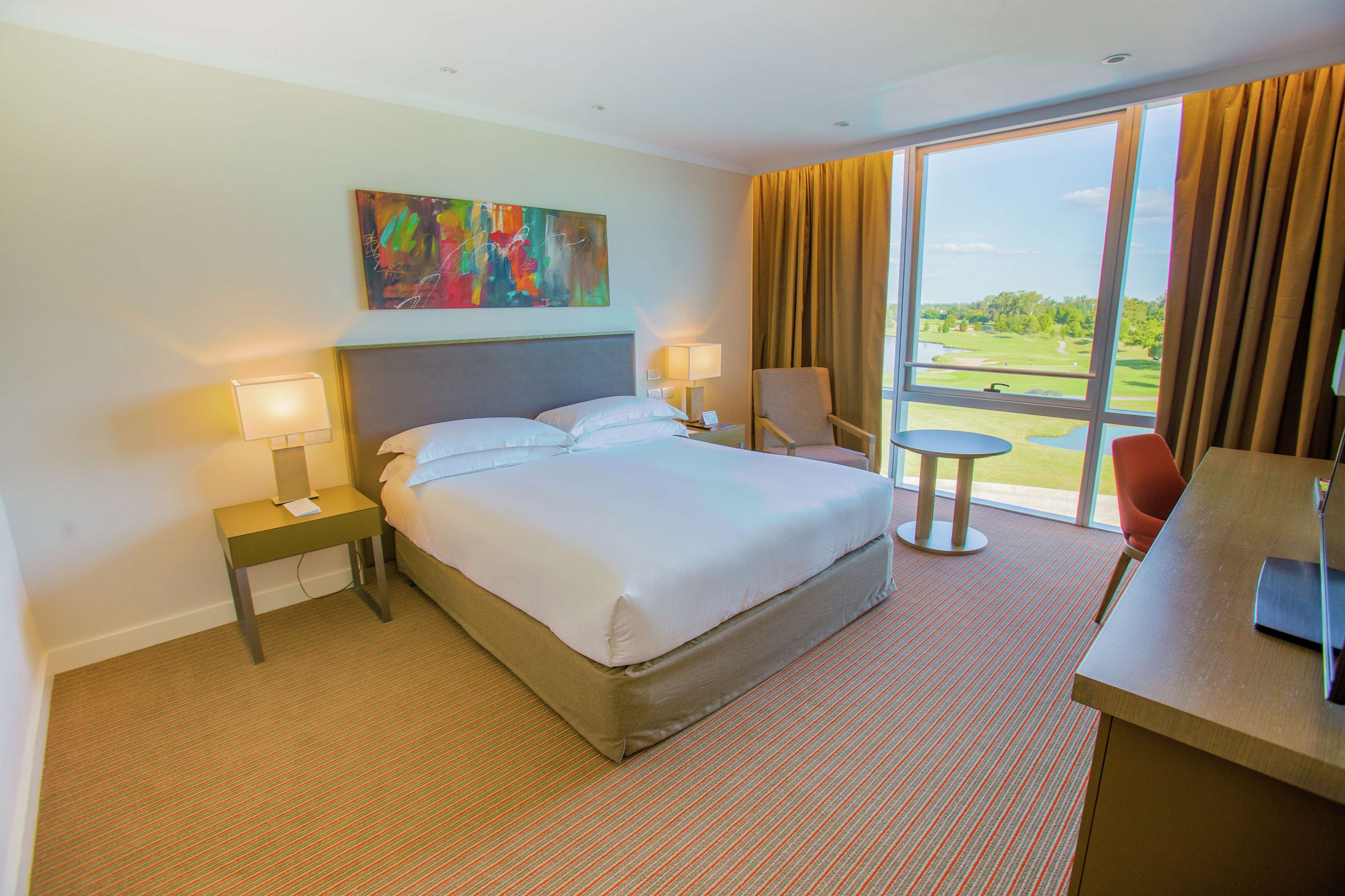 Hilton Pilar Room Type - 1 KG DLX MOB ACC RIS