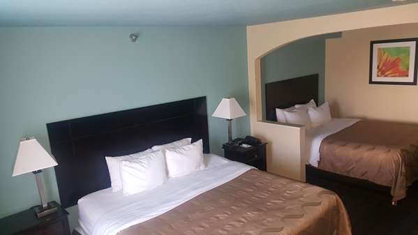  - SureStay Plus Hotel by Best Western Blue Springs - I-70, Exit 20