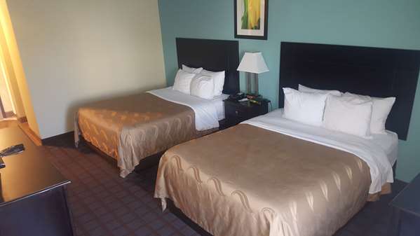  - SureStay Plus Hotel by Best Western Blue Springs - I-70, Exit 20