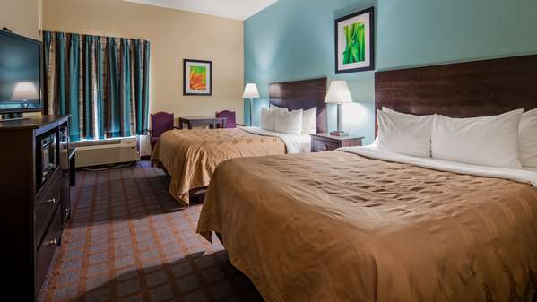  - SureStay Plus Hotel by Best Western Blue Springs - I-70, Exit 20