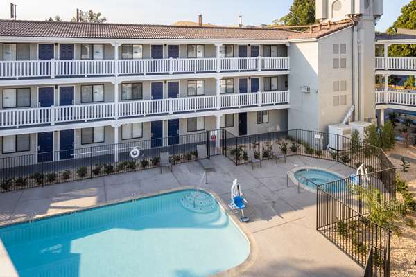 Pool - SureStay Hotel by Best Western Fairfield Napa Valley