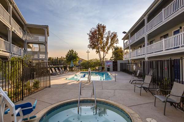 Pool - SureStay Hotel by Best Western Fairfield Napa Valley