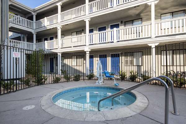 Spa - SureStay Hotel by Best Western Fairfield Napa Valley