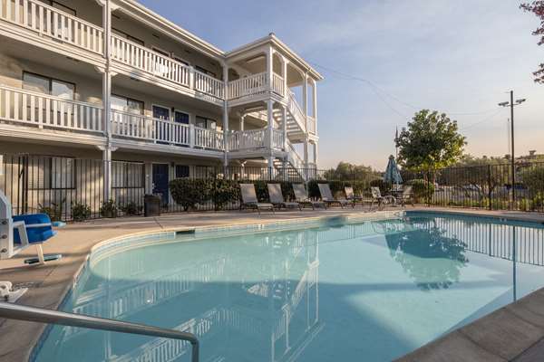 Pool - SureStay Hotel by Best Western Fairfield Napa Valley