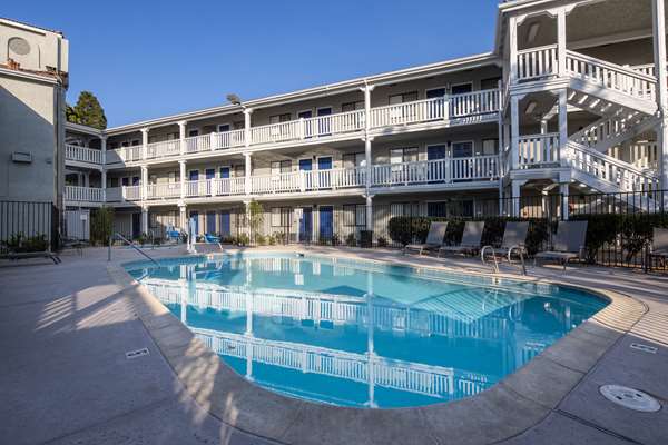 Pool - SureStay Hotel by Best Western Fairfield Napa Valley