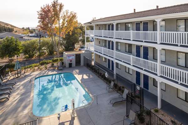 Pool - SureStay Hotel by Best Western Fairfield Napa Valley