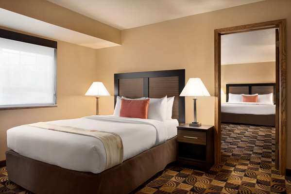  - Hawthorn Suites by Wyndham Oak Creek - I-41 & I-94, Exit 319