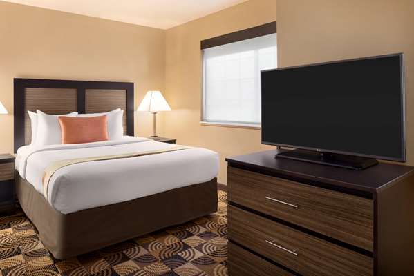  - Hawthorn Suites by Wyndham Oak Creek - I-41 & I-94, Exit 319