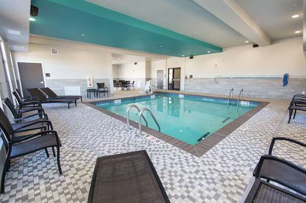 Pool - Hampton Inn Mustang