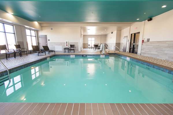 Pool - Hampton Inn Mustang