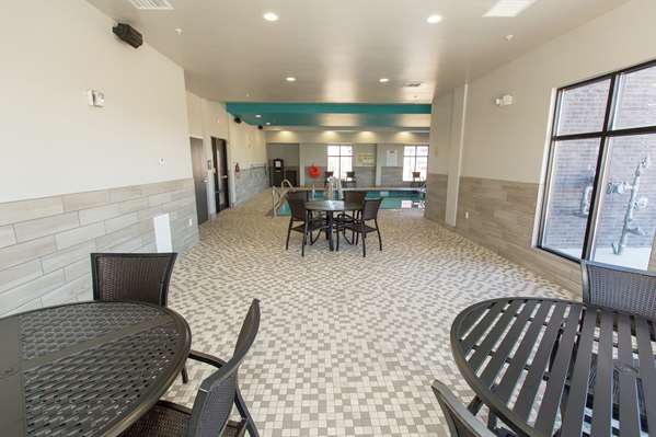 Pool - Hampton Inn Mustang