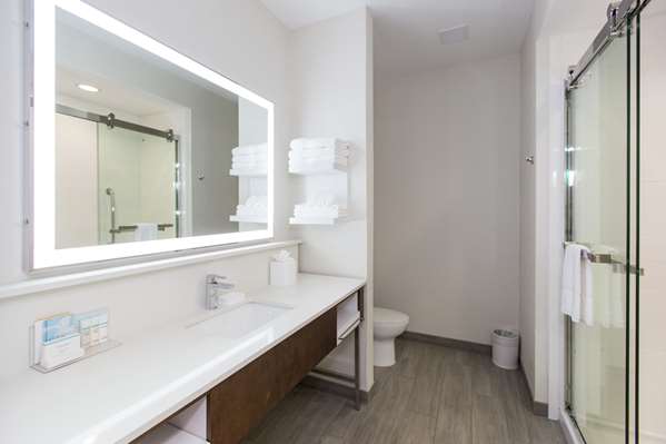  - Hampton Inn Mustang