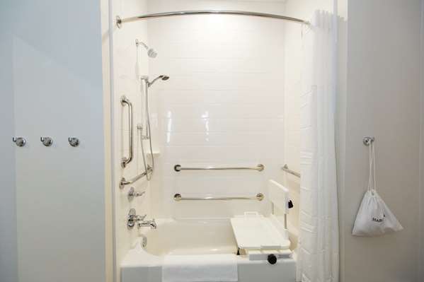  - Hampton Inn Mustang