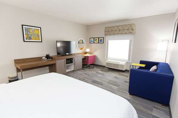  - Hampton Inn Mustang