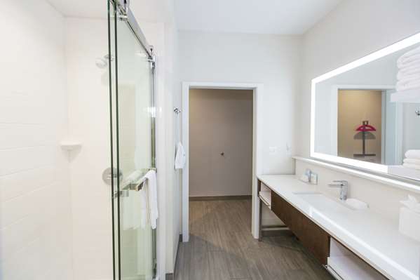  - Hampton Inn Mustang