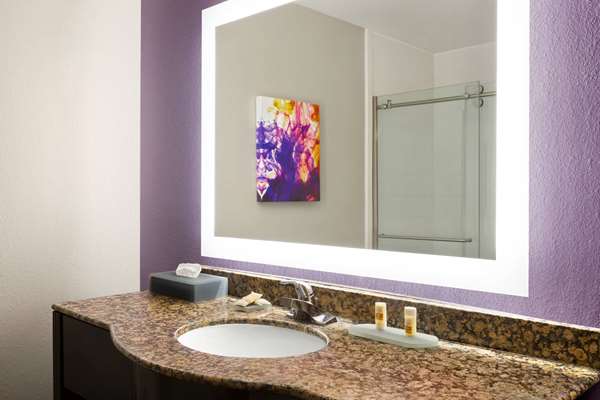  - La Quinta Inn & Suites Lackawanna