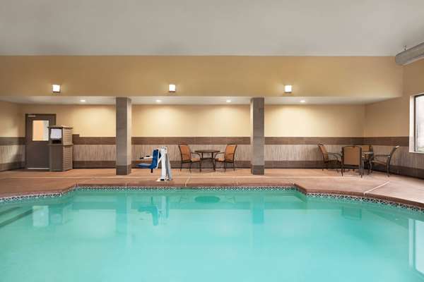 Pool - La Quinta Inn & Suites Lackawanna