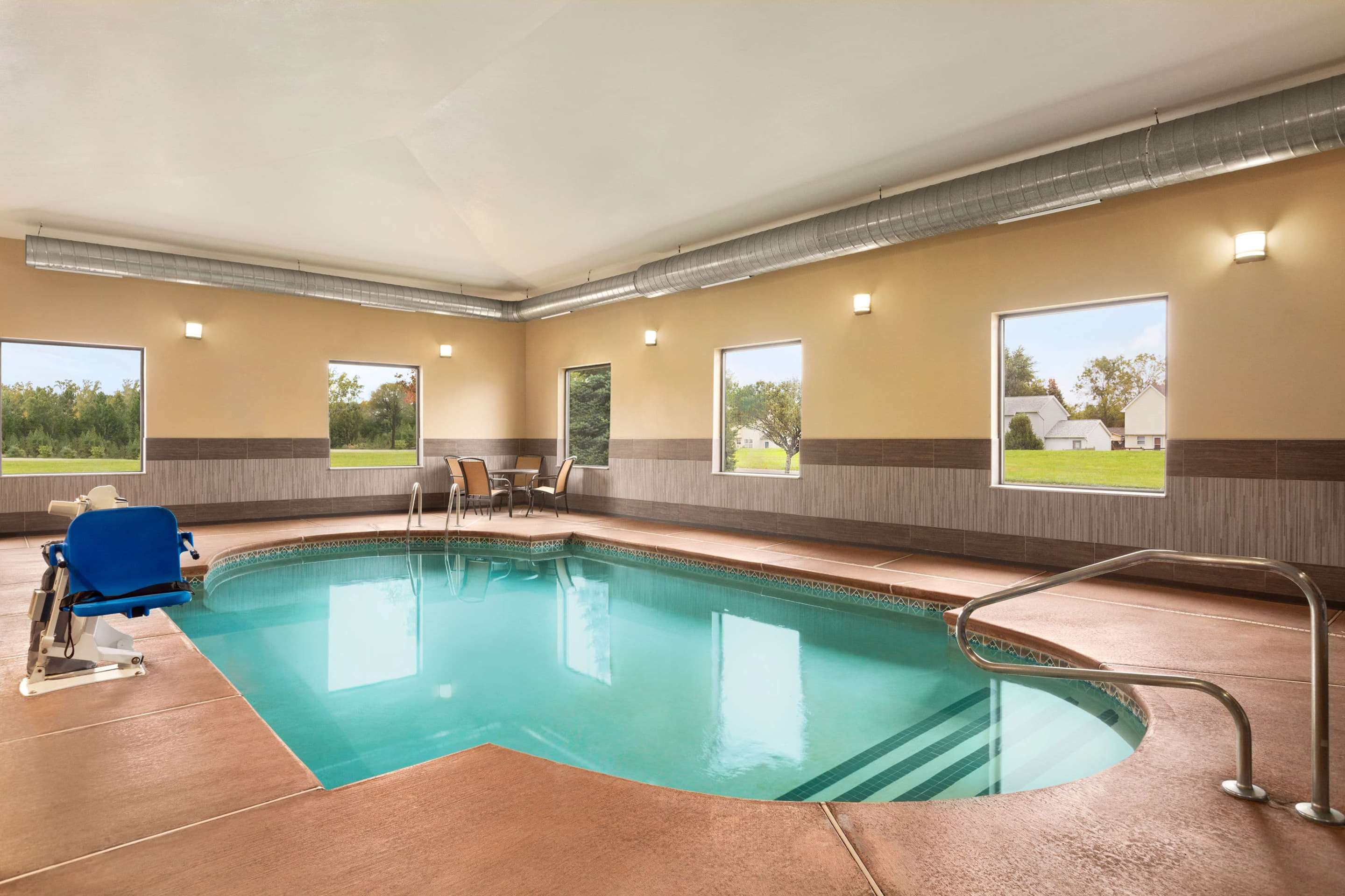 Pool | La Quinta Inn & Suites by Wyndham Lackawanna