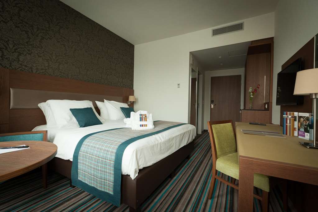 Leopold Hotel Oudenaarde-guestroom-Guest Room,On-Site.jpg