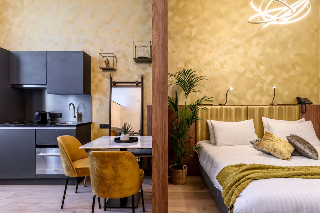 Leopold Hotel Oudenaarde-guestroom-Guest Room,Guest Room Amenity,On-Site.jpg