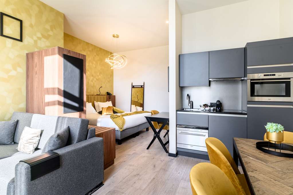 Leopold Hotel Oudenaarde-guestroom-Guest Room,Suite,On-Site.jpg