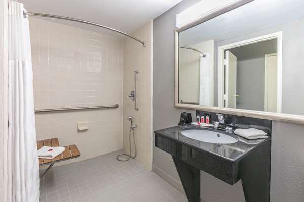  - Ramada Inn Texarkana - I-30, Exit 223