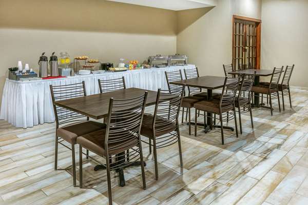  - Ramada Inn Texarkana - I-30, Exit 223