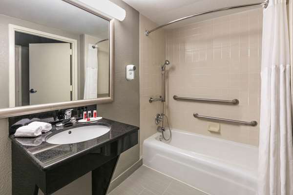  - Ramada Inn Texarkana - I-30, Exit 223