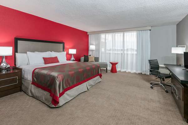 Suite - Ramada Inn Texarkana - I-30, Exit 223