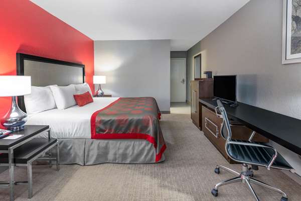  - Ramada Inn Texarkana - I-30, Exit 223