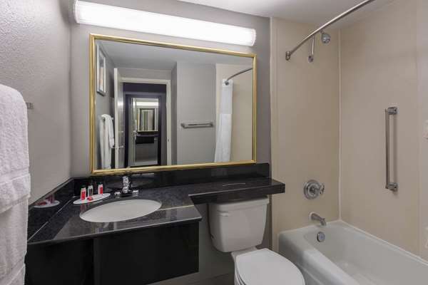  - Ramada Inn Texarkana - I-30, Exit 223