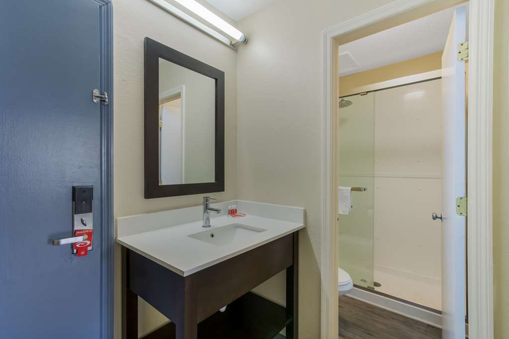 ECONO LODGE CHERRY POINT-guestroom-Guest Room,Bathroom,On-Site.jpg