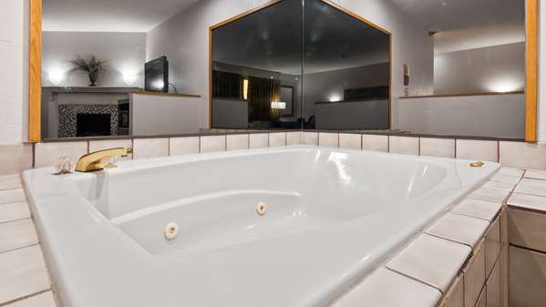  - SureStay Hotel by Best Western Cedar Rapids