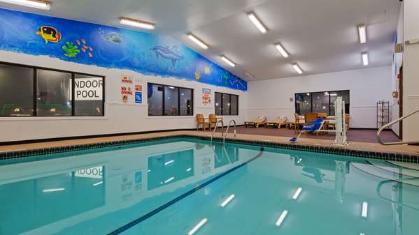 Pool - SureStay Hotel by Best Western Cedar Rapids