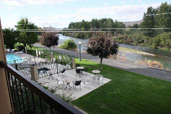 Pool - Baymont Inn & Suites Yakima - I-82, Exit 33