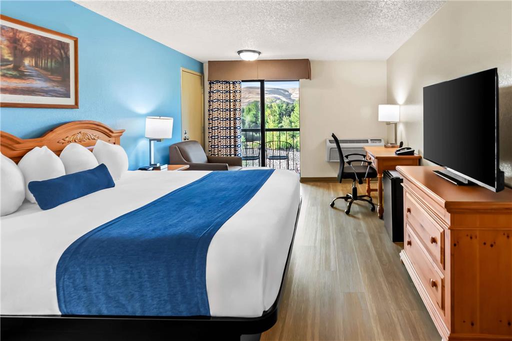 BAYMONT BY WYNDHAM YAKIMA-guestroom-Guest Room,Suite,On-Site.jpg