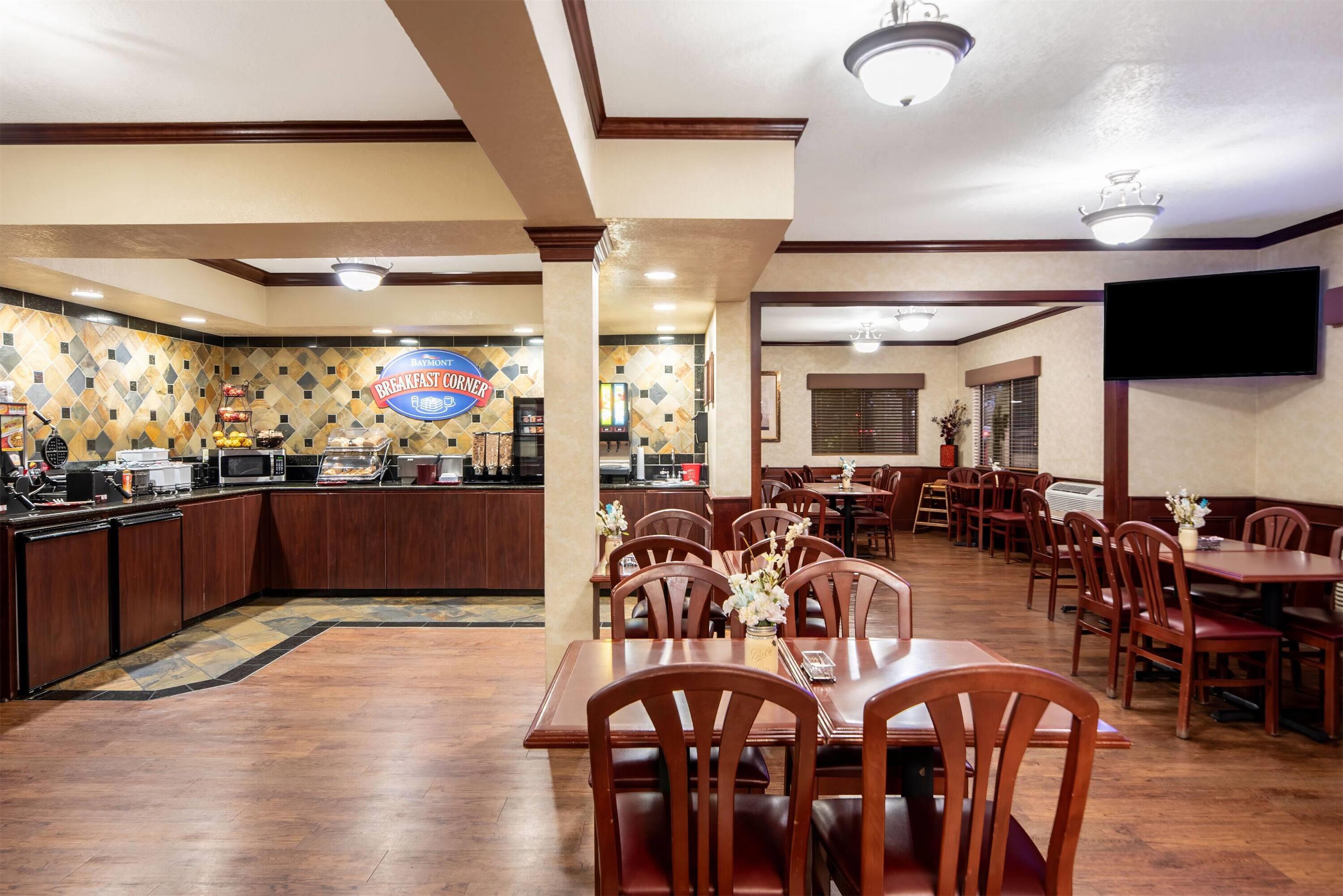 Breakfast Area | Baymont by Wyndham Yakima Riverfront