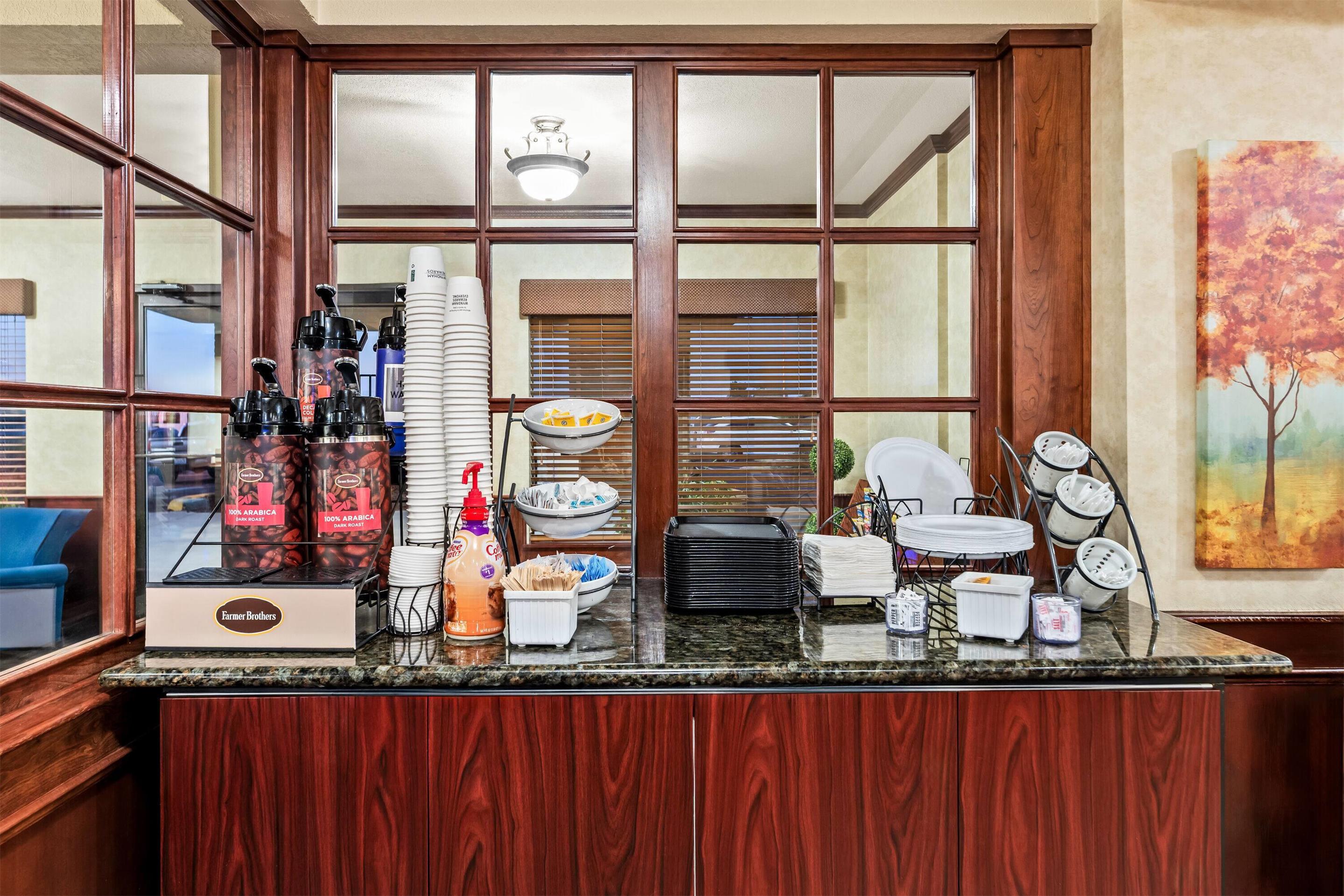 Breakfast Area | Baymont by Wyndham Yakima Riverfront