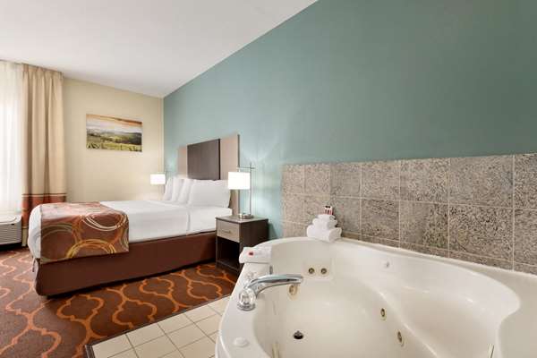 Suite - Baymont Inn & Suites Grovetown - I-20, Exit 194