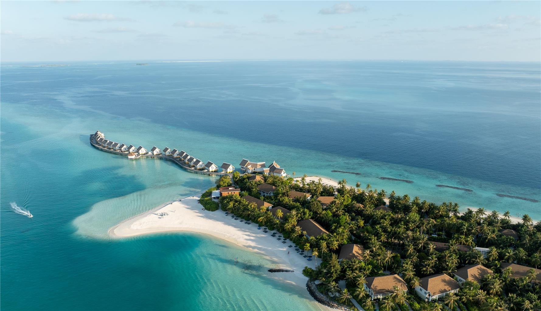 SAii Lagoon Maldives, Curio by Hilton