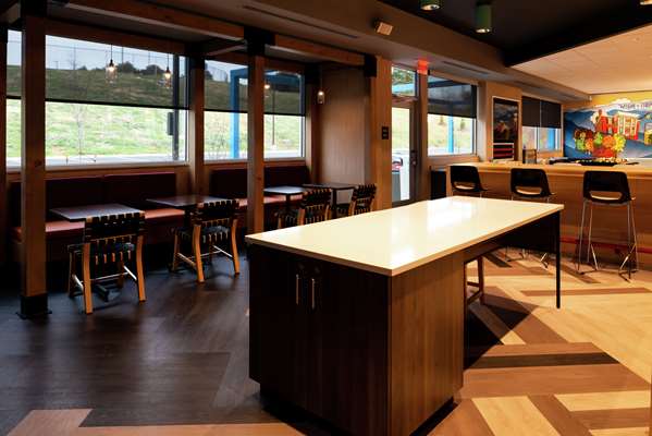 Amenities - Tru by Hilton Staunton - I-81, Exit 222