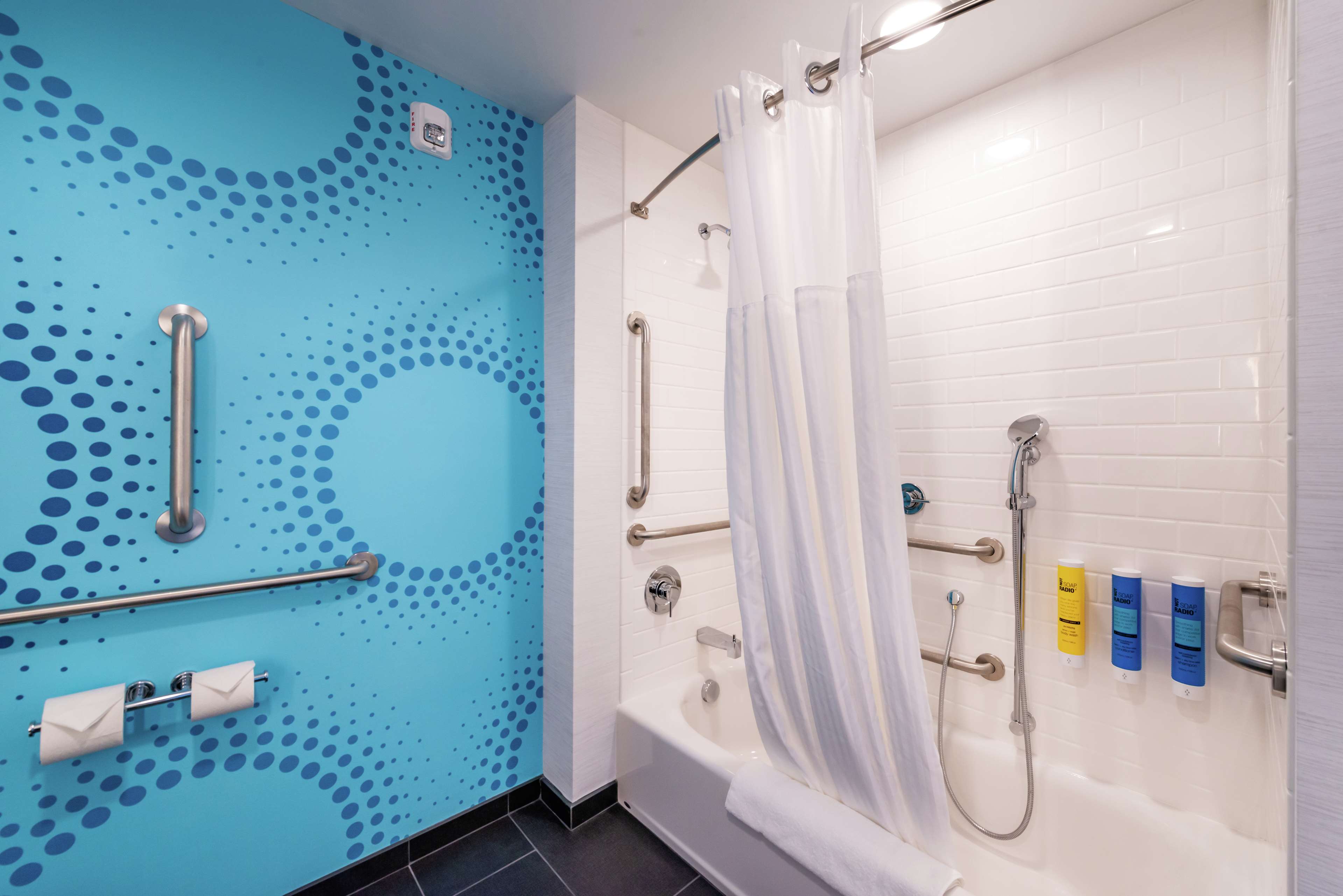 Tru By Hilton Staunton Room Type - 1 KING ACC RM W BATHTUB