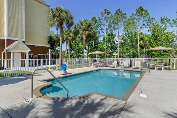 Pool - Quality Inn & Suites Lehigh Acres