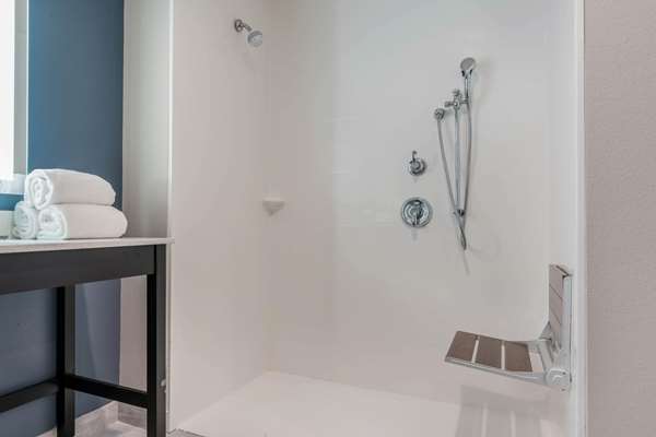  - La Quinta Inn & Suites Spring