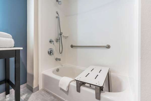  - La Quinta Inn & Suites Spring