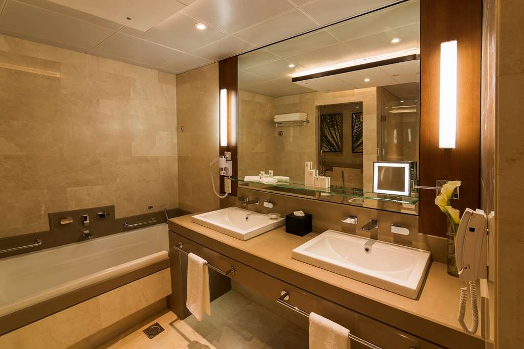 TOP AYLA GRAND AL AIN-guestroom-Guest Room,On-Site.jpg