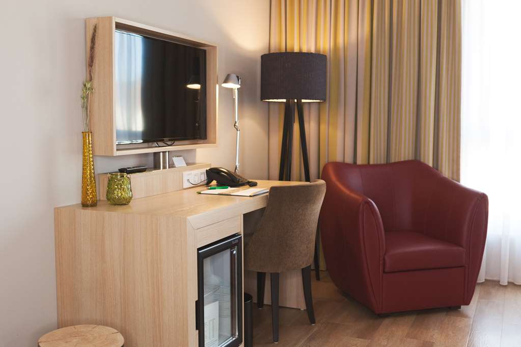 Weinhotel Kaisergarten-guestroom-Guest Room,On-Site.jpg