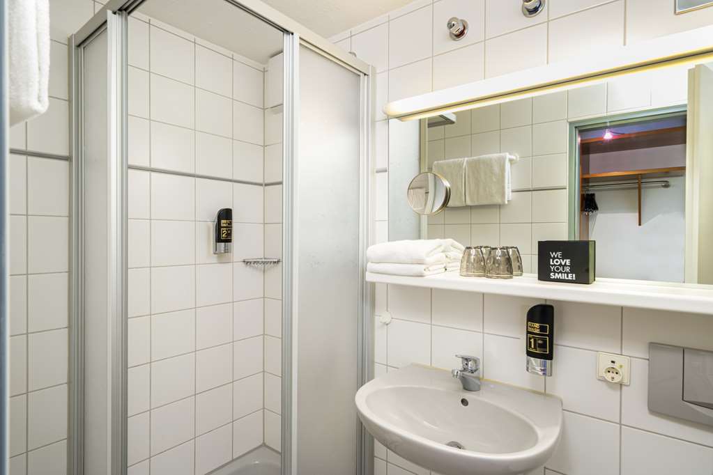 Arthotel ANA Neotel Stuttgart-guestroom-Guest Room,Bathroom,On-Site.jpg