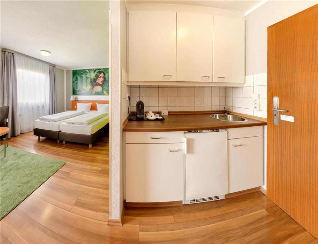 attimo Hotel Stuttgart-guestroom-Guest Room,Bathroom,Sink,Arts and Entertainment,Indoor/Interior,On-Site,Décor detail,Summer.jpg